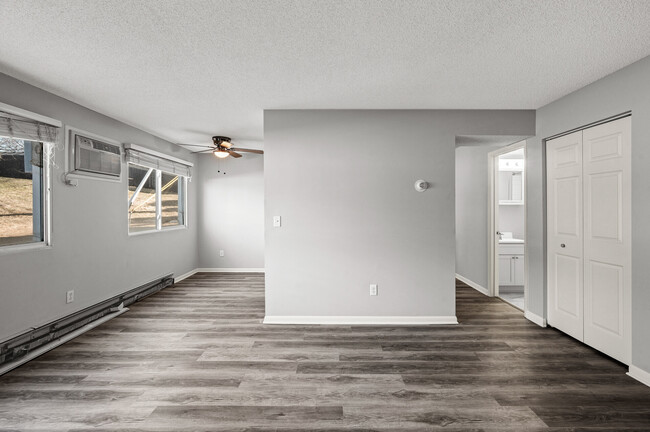 Building Photo - Rosco Apts-2720