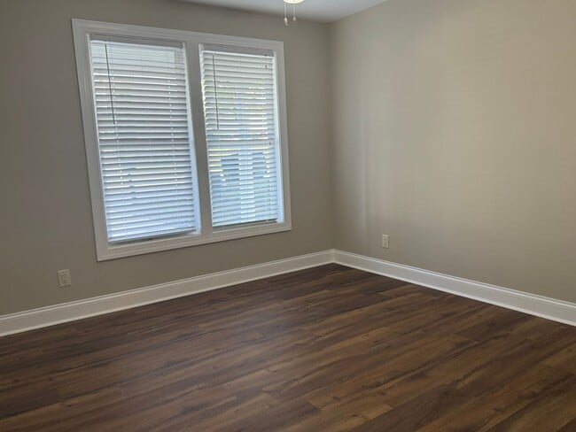 Building Photo - Amazingly Spacious Residence, Available Now!