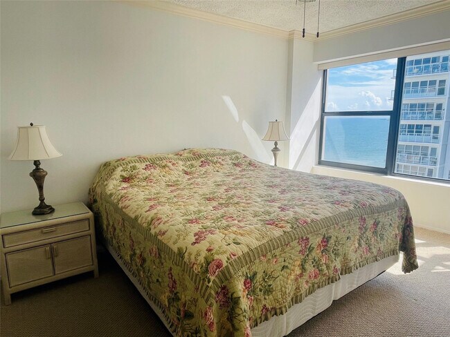 Building Photo - 3800 Galt Ocean Dr