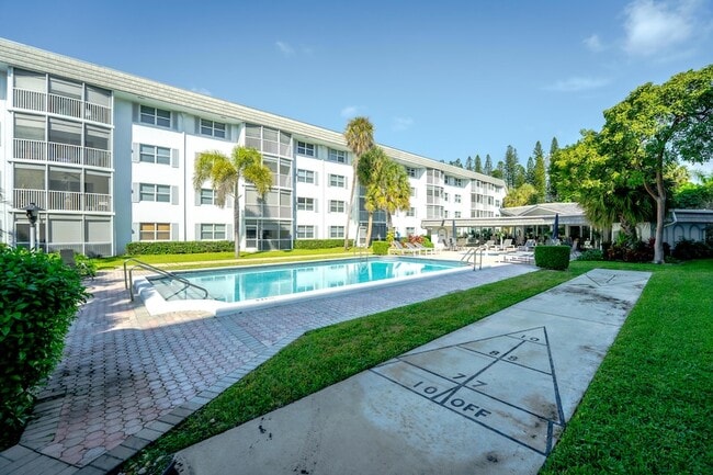 Building Photo - 800 E Camino Real