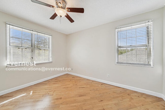 Building Photo - 1521 Oriole Ln