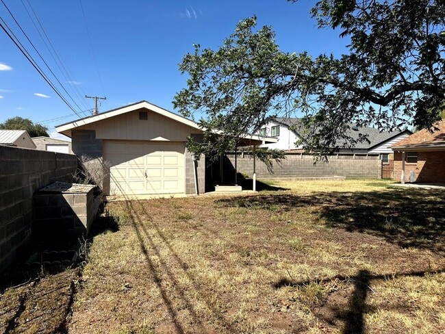 Building Photo - 3009 Bonham Ave