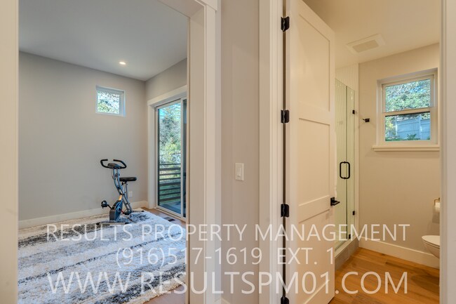 Building Photo - Stunning luxury custom home! 4 bedrooms heart of Fairoaks