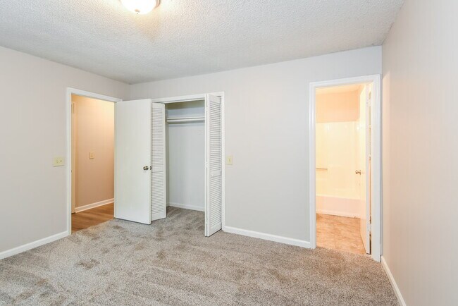 Building Photo - 2905 Mountain Brook Rd