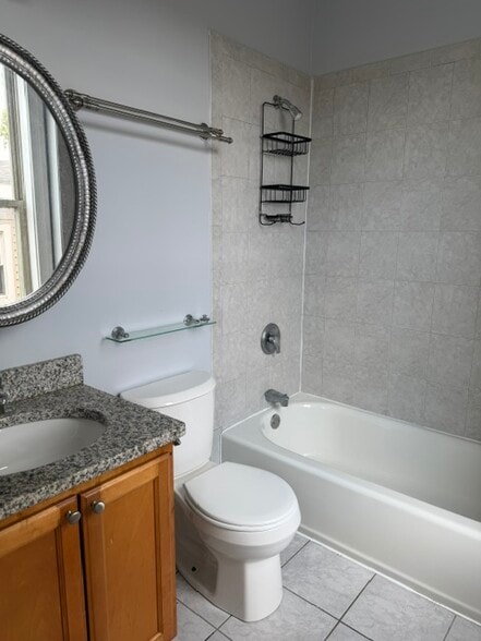 Building Photo - 2014 N Narragansett Ave