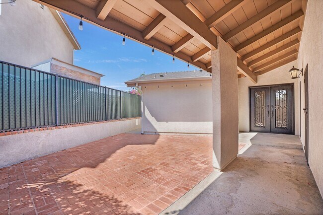 Building Photo - Luxury View Home On Canyon Rim