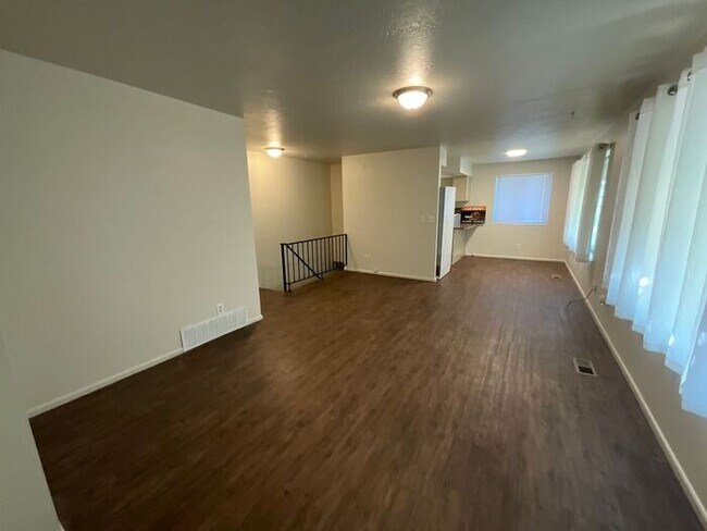 Building Photo - 4 Bedroom 2 Bath Duplex- Carport