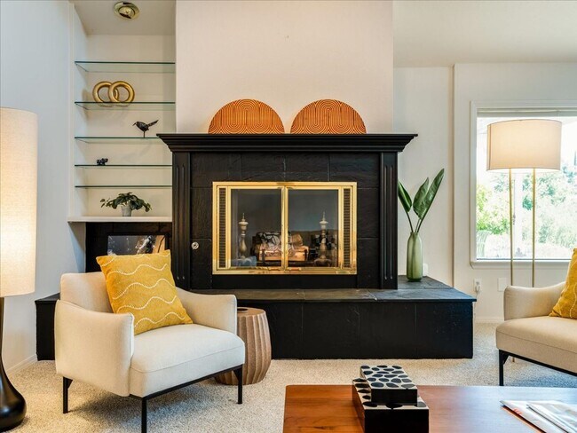 Building Photo - 271 Twin Ridge Dr