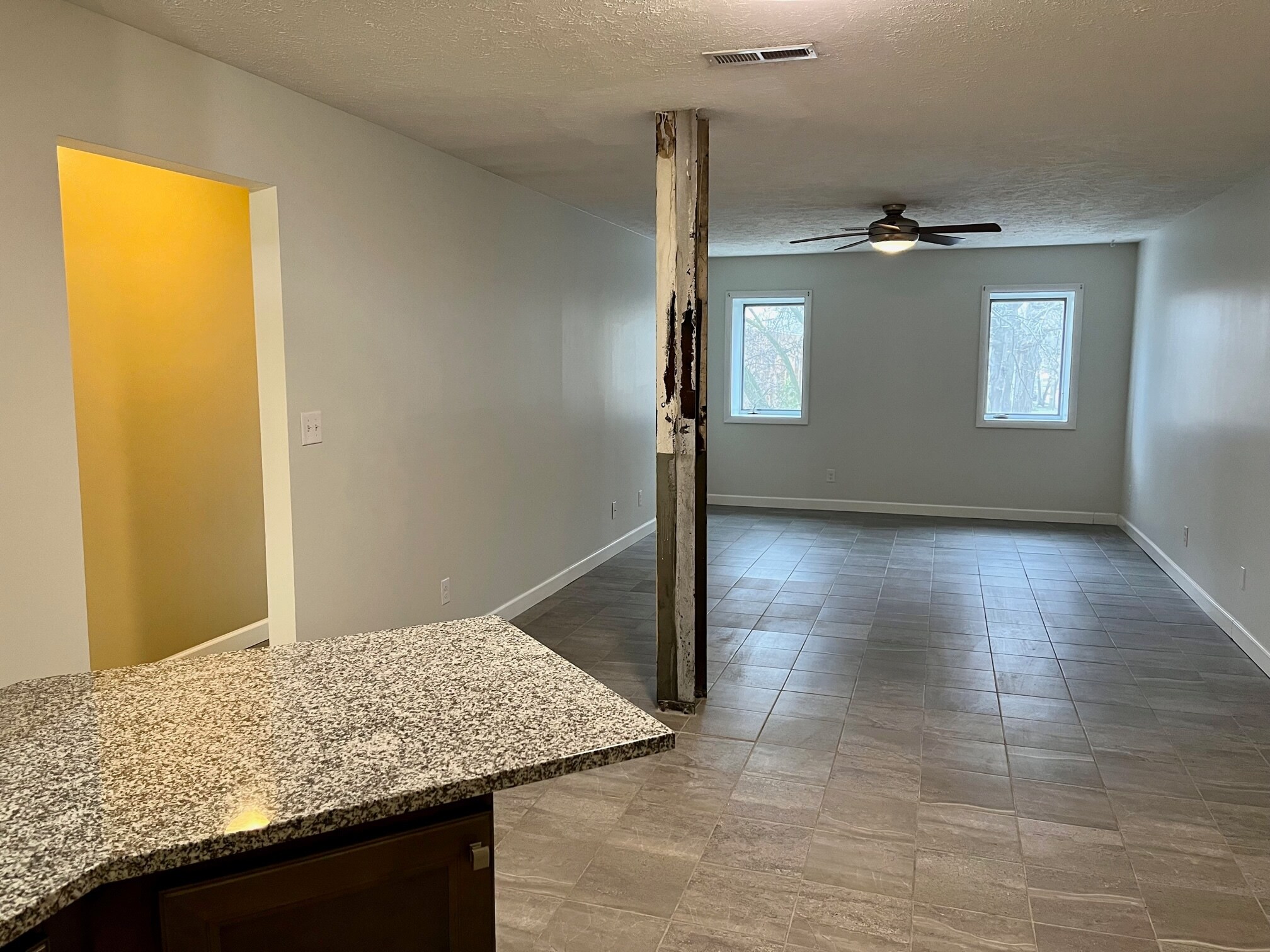 Building Photo - 302 E Grove St