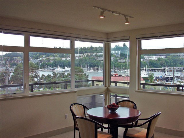 Building Photo - Stylish NW Contemporary 2 Bed, 2 Bath Cond...
