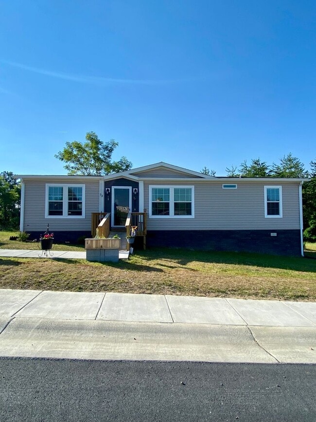 Primary Photo - Home in Augusta Woods!!