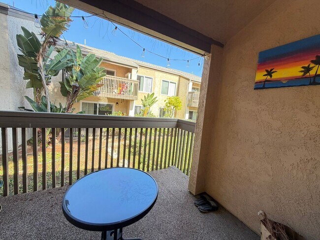 Building Photo - Large Studio in La Jolla / UTC area
