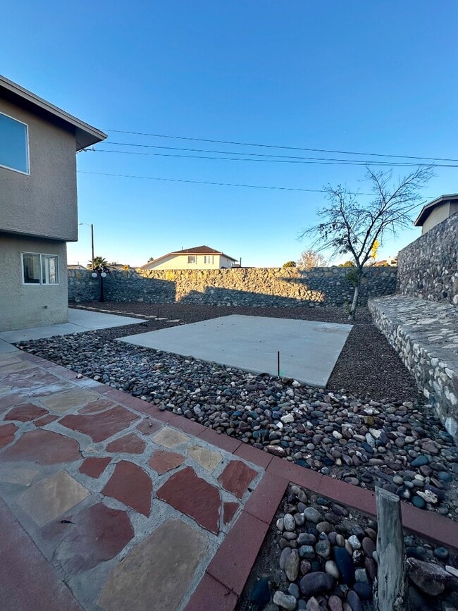 Building Photo - 7600 Plaza Redonda Dr