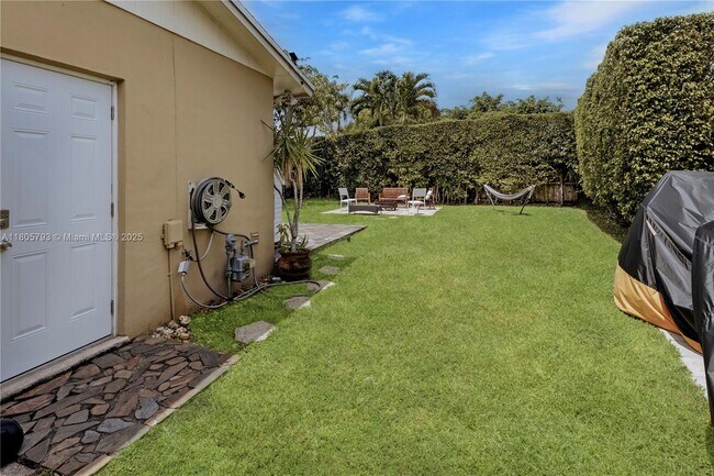 Building Photo - 10520 SW 124th Ave