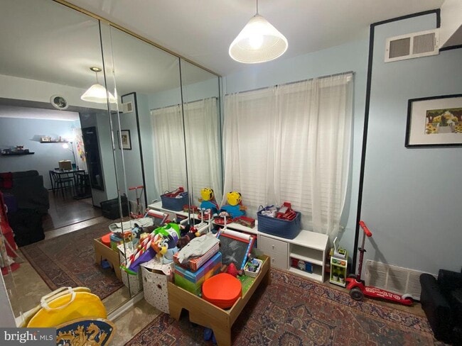 Building Photo - 3850 Woodhaven Rd