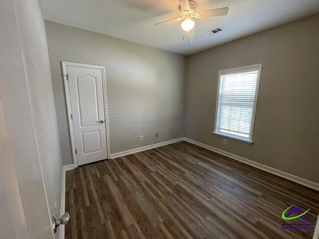 Building Photo - 114 Cedarland Dr