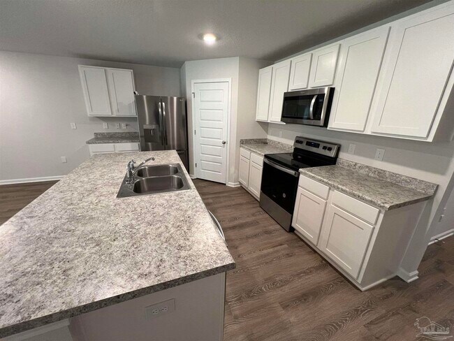 Building Photo - 5273 Peach Dr