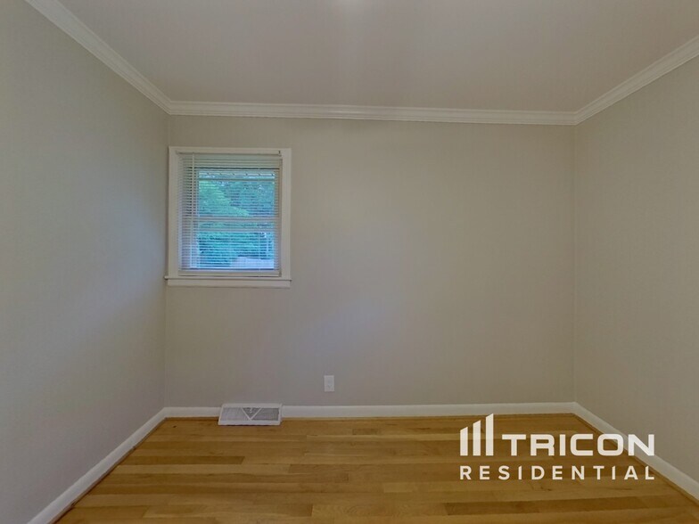 Building Photo - 119 Nantz St