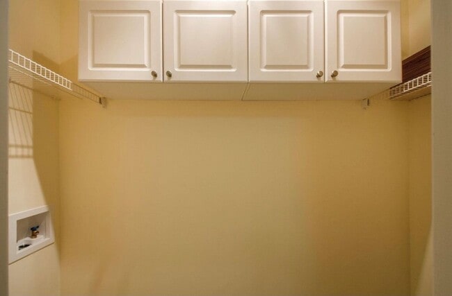 Building Photo - 2025 Woodmont Blvd