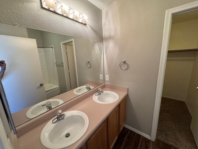 Building Photo - 3 Bedroom - 2 Bath - 1285 Sq. Ft.  - 2 Car Garage - Marana