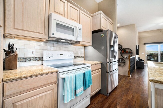 Building Photo - 5734 Crestwood Dr