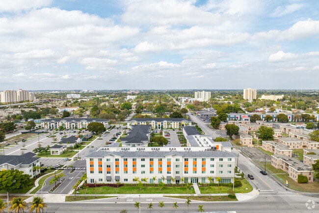 Building Photo - Lincoln Gardens