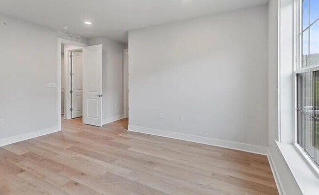 Building Photo - 405 Cranford Way