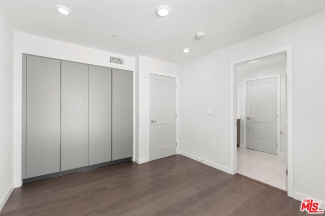 Building Photo - 849 N Alta Vista Blvd