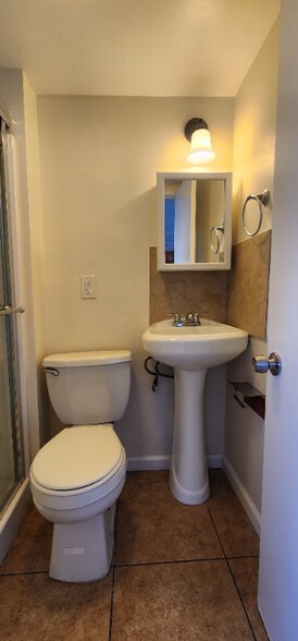 Building Photo - 3873 Superba St