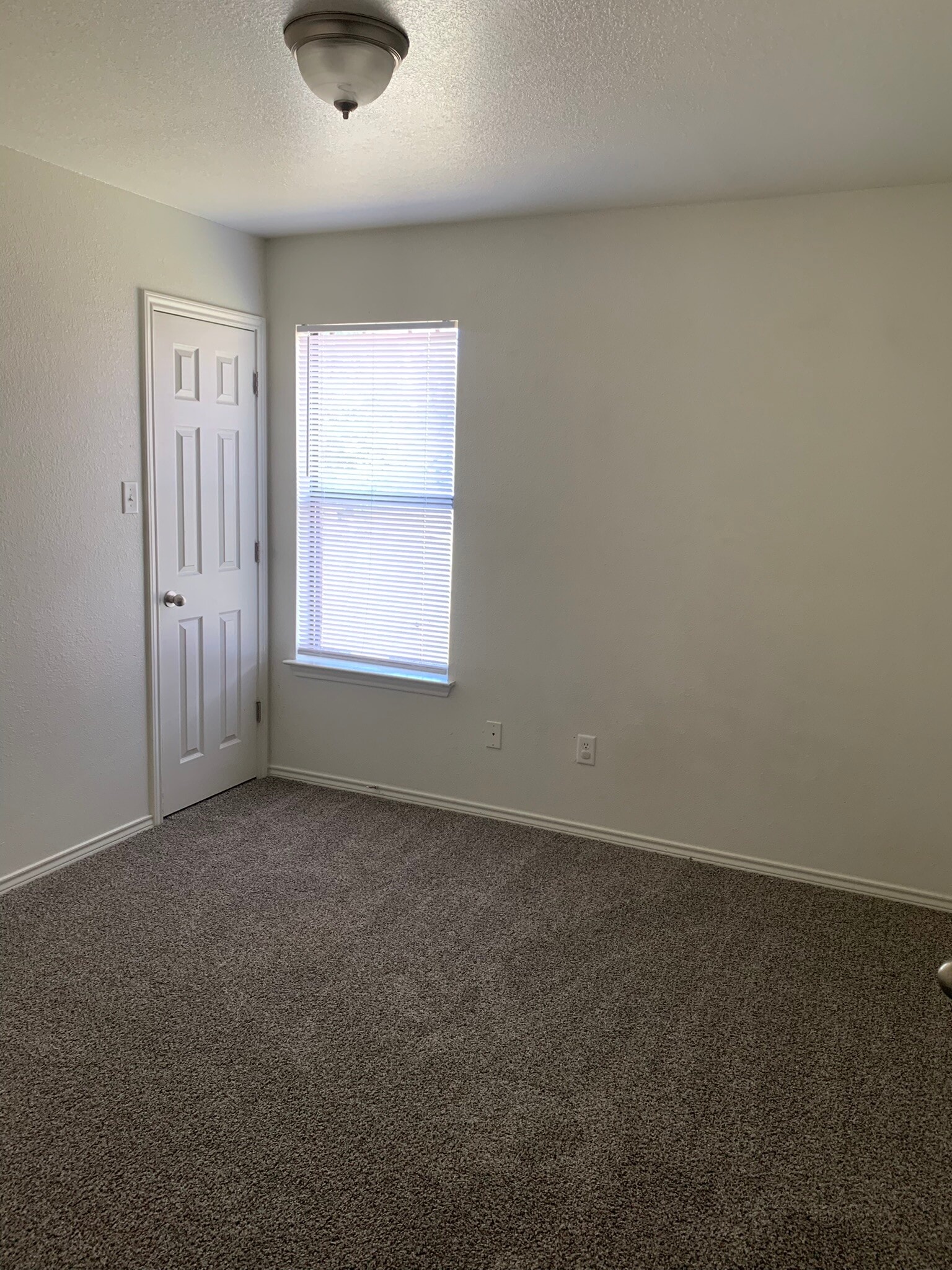 Building Photo - 2706 Ashley Dr