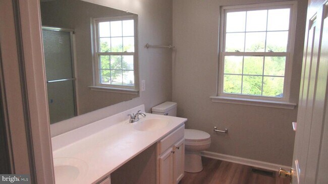 Building Photo - 1045 Fallbrook Ln