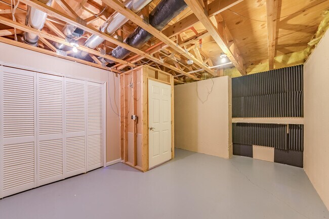 Building Photo - 695 River Park Village Blvd