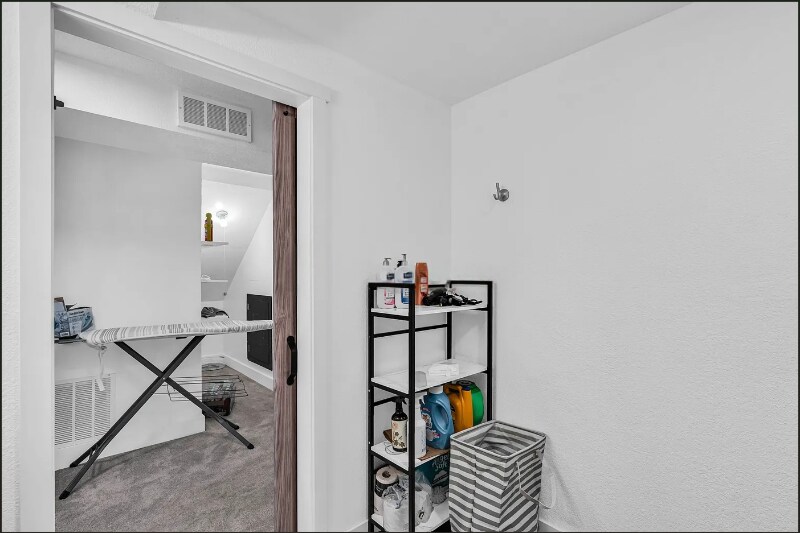 Building Photo - 1423 85th Dr NE