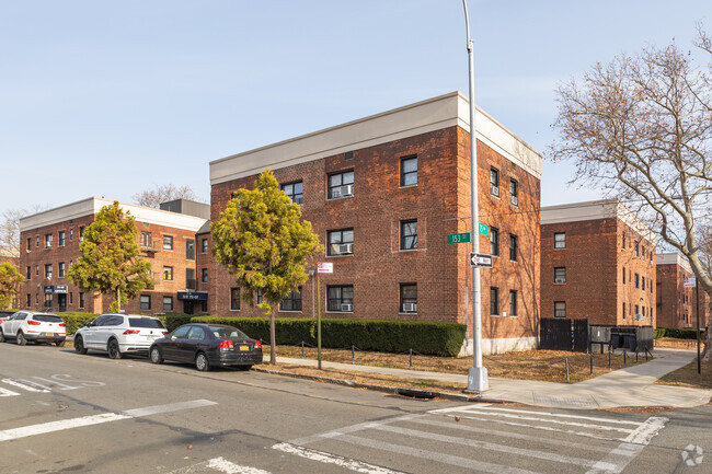 Building Photo - Kew Gardens Hills