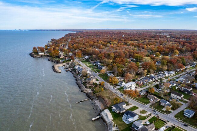 Building Photo - 32414 Lake Rd