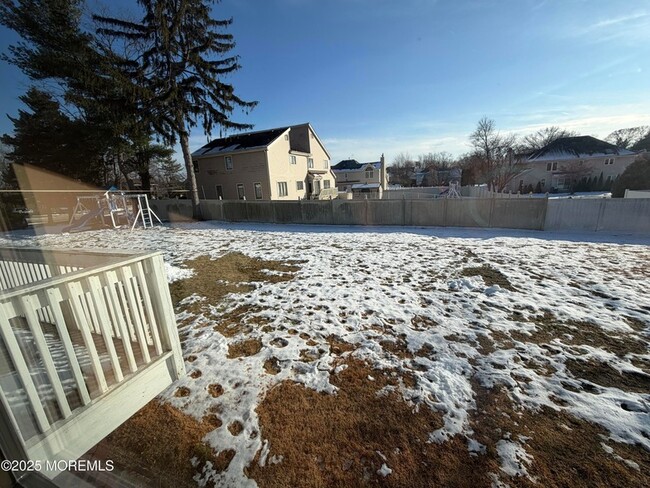 Building Photo - 550 Wall St