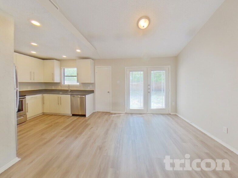 Building Photo - 837 Globe Ave