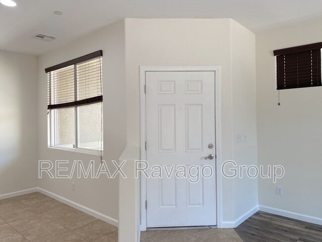 Building Photo - 1000 Aspen Cliff Dr