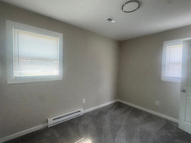 Building Photo - 100-104 Ligustrum Ct
