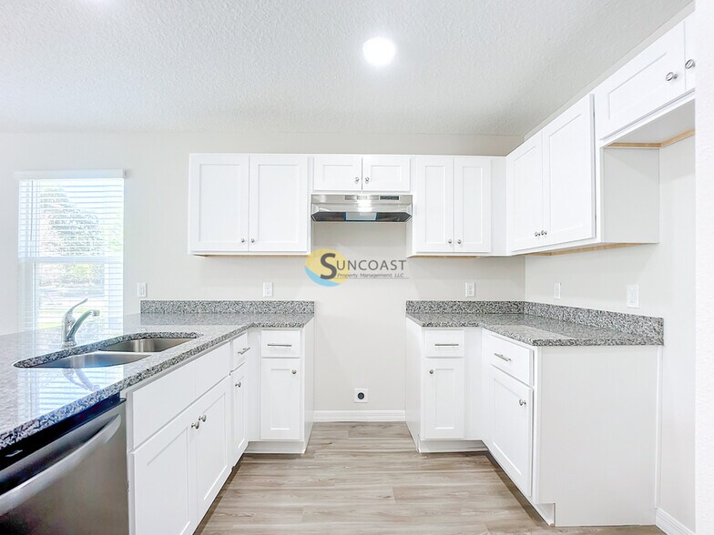 Building Photo - 11470 Oakfield Ct