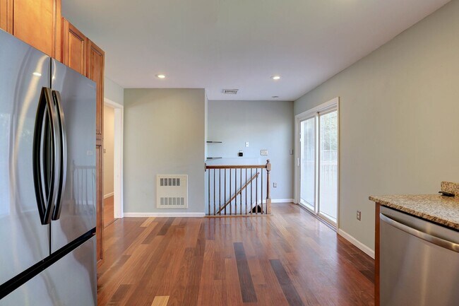 Building Photo - 4 Bedroom 2 Bath Hanover Home w- 2-Car Gar...