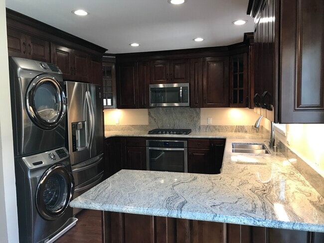 Building Photo - 9660 Durham Dr