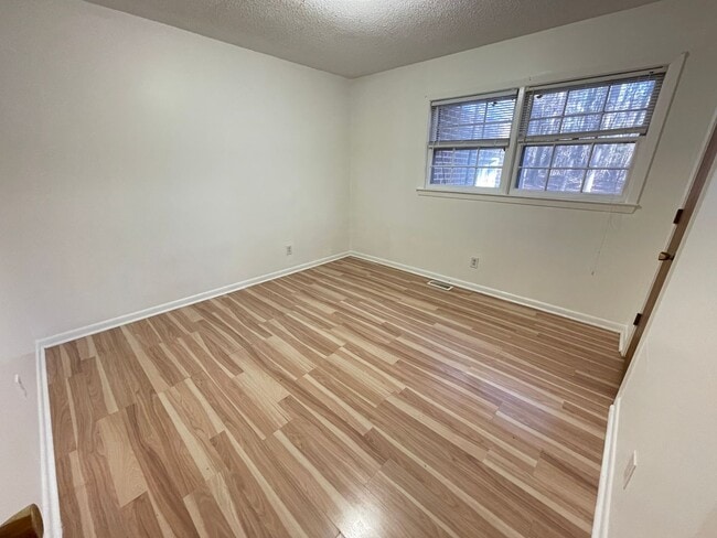 Building Photo - Fantastic location near downtown Pittsboro for this 2br duplex !