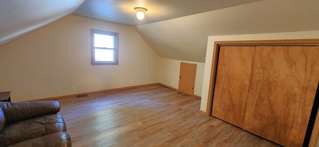 Building Photo - Beautiful, updated 4BR home with full unfi...