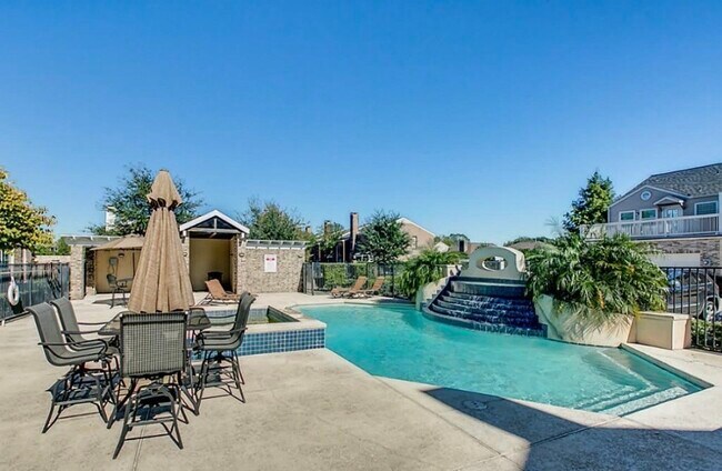 Building Photo - 12565 Piping Rock Dr