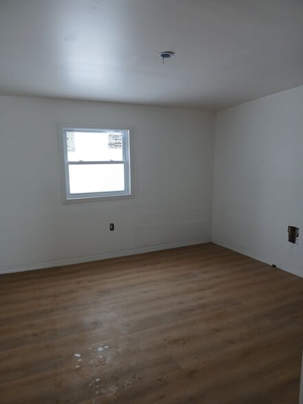 Building Photo - 2128 Vermont St