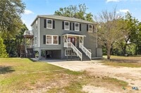 Building Photo - 1105 Lakeview Dr