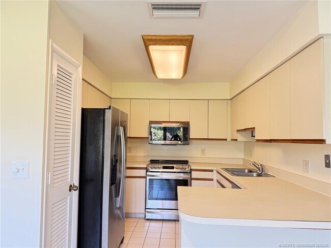 Building Photo - 2621 SW Egret Pond Cir