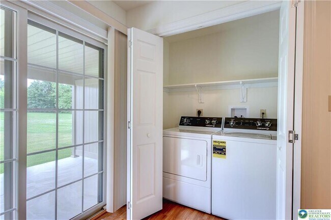 Building Photo - 1055 Decatur St