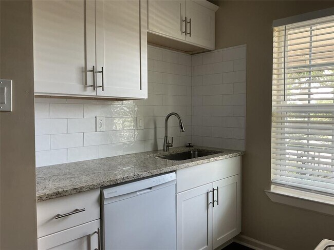 Building Photo - 5550 N Braeswood Blvd